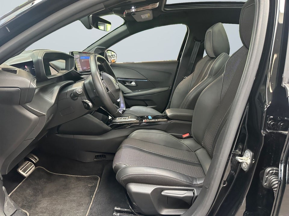Peugeot e-208 54 GT 5d