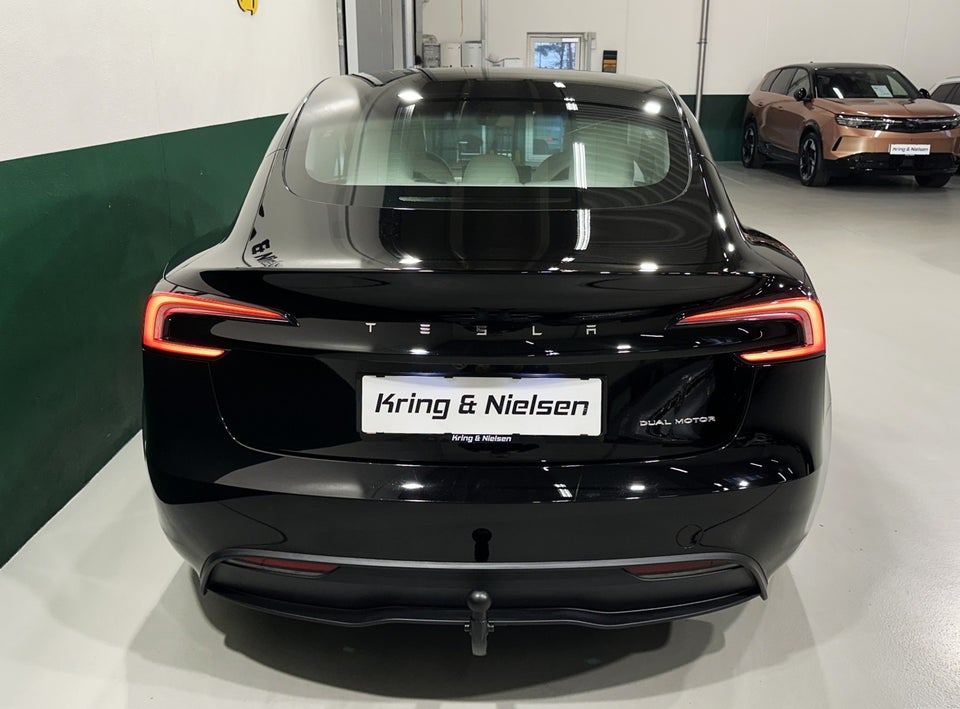 Tesla Model 3 Long Range AWD 4d