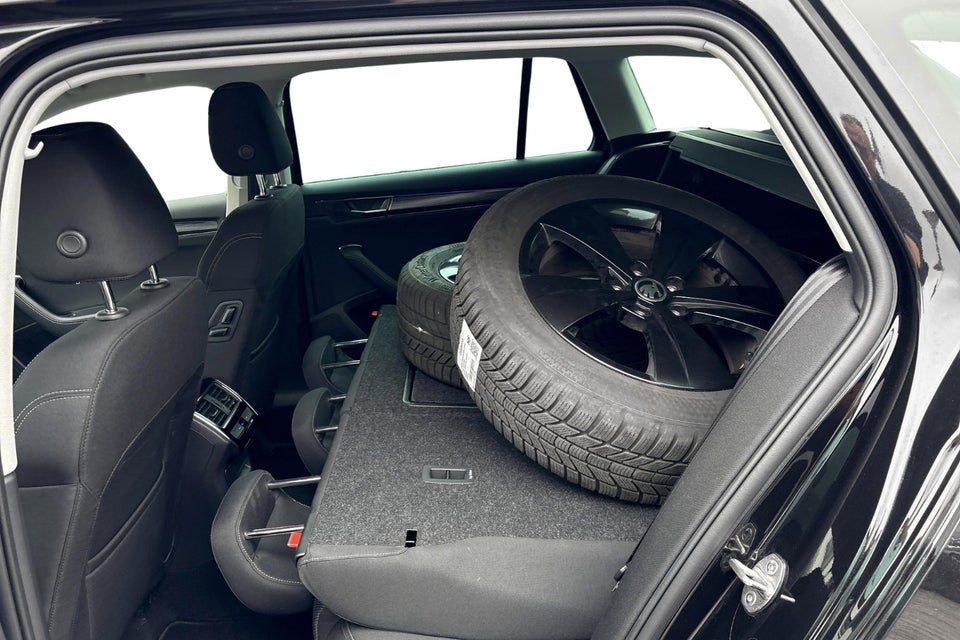 Skoda Superb 1,4 TSi iV Plus Combi DSG 5d
