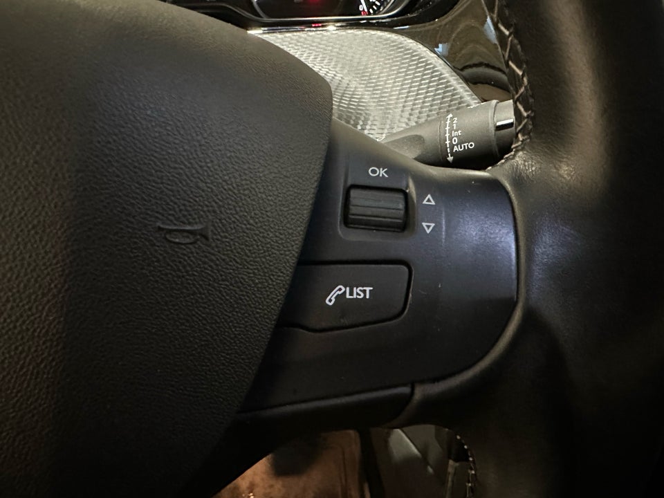 Peugeot 208 1,5 BlueHDi 100 Infinity Sky 5d