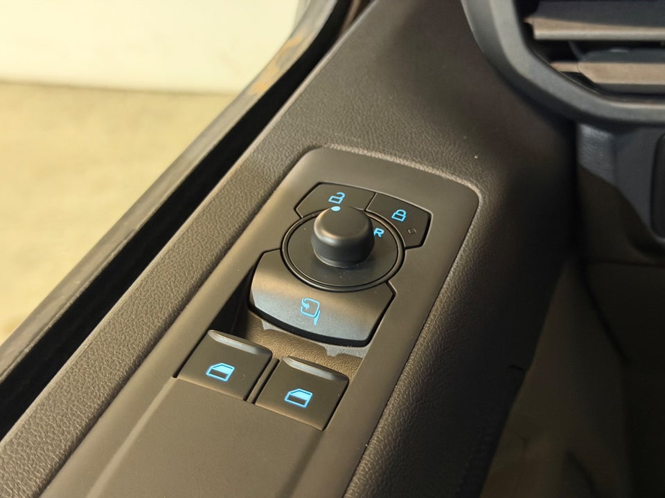 Ford E-Transit Custom 320L 64 Trend