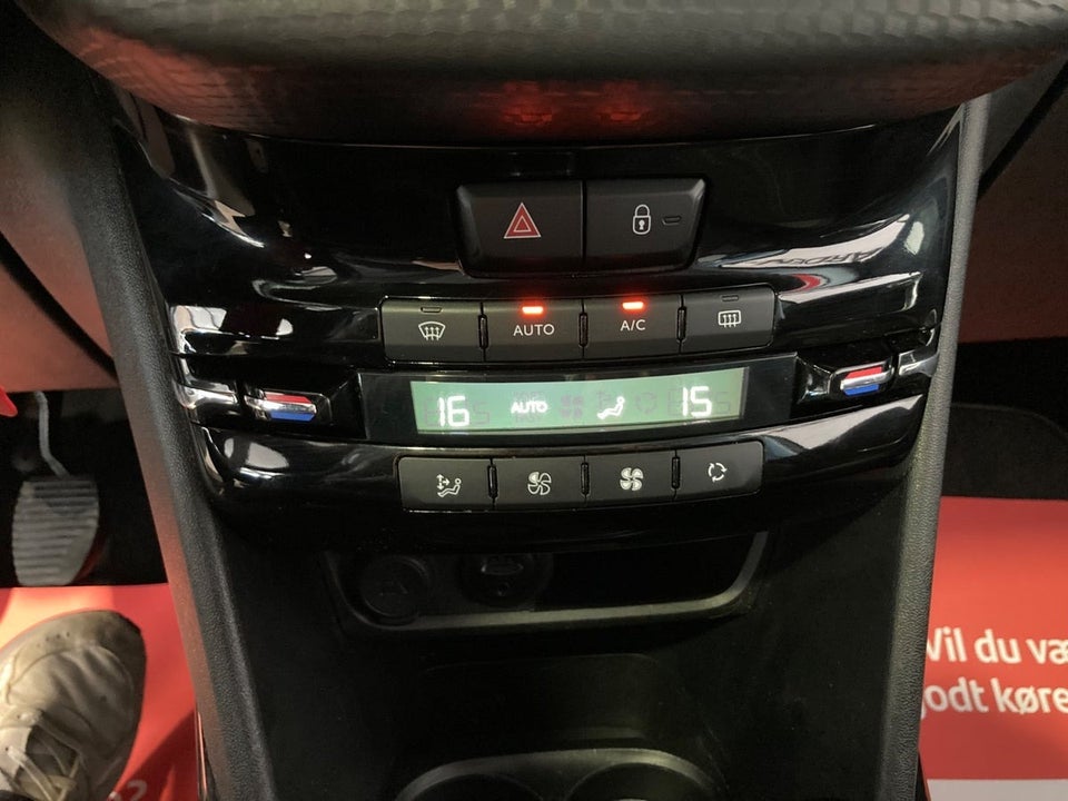 Peugeot 2008 1,2 e-THP 110 Allure Sky 5d