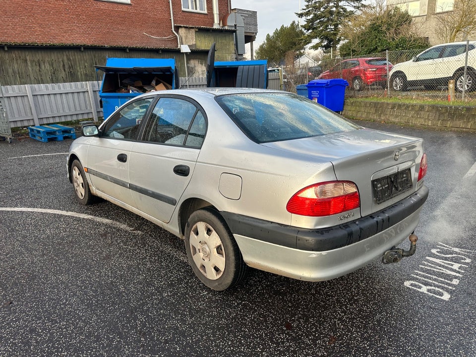 Toyota Avensis 1,6 Terra 4d