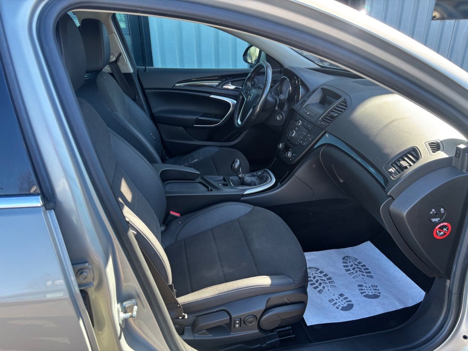 Opel Insignia 1,8 Edition 4d