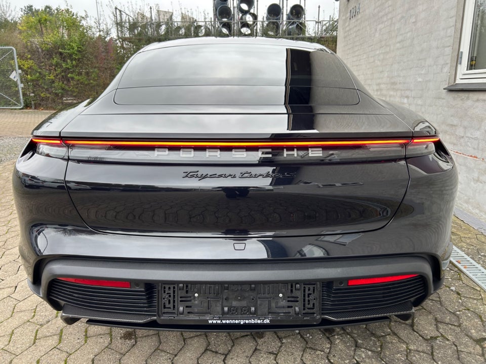 Porsche Taycan Turbo S 4d