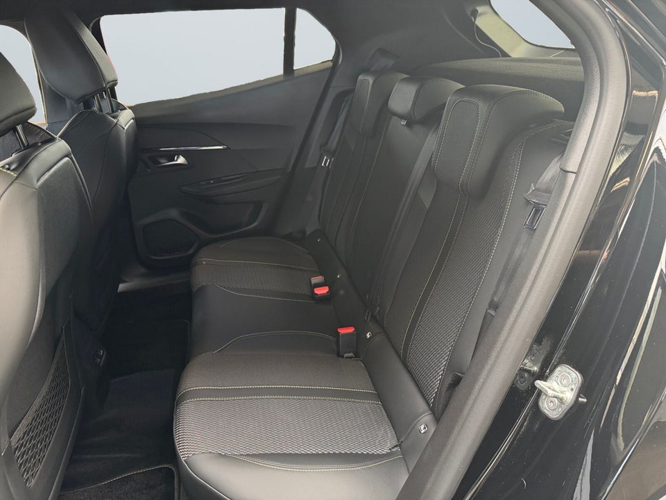 Peugeot e-2008 54 GT 5d