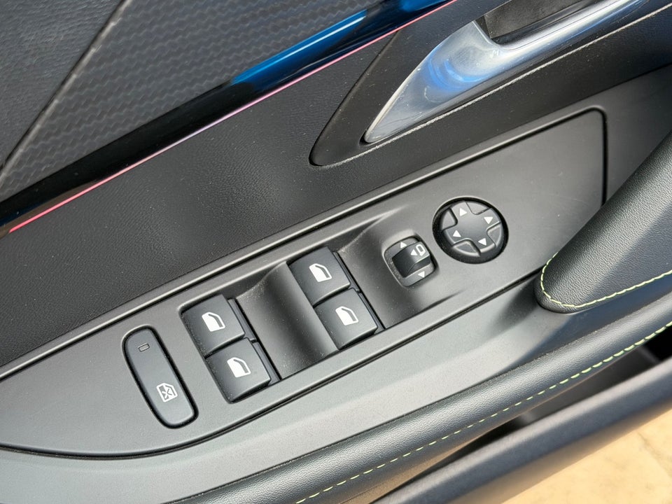 Peugeot e-208 50 GT 5d