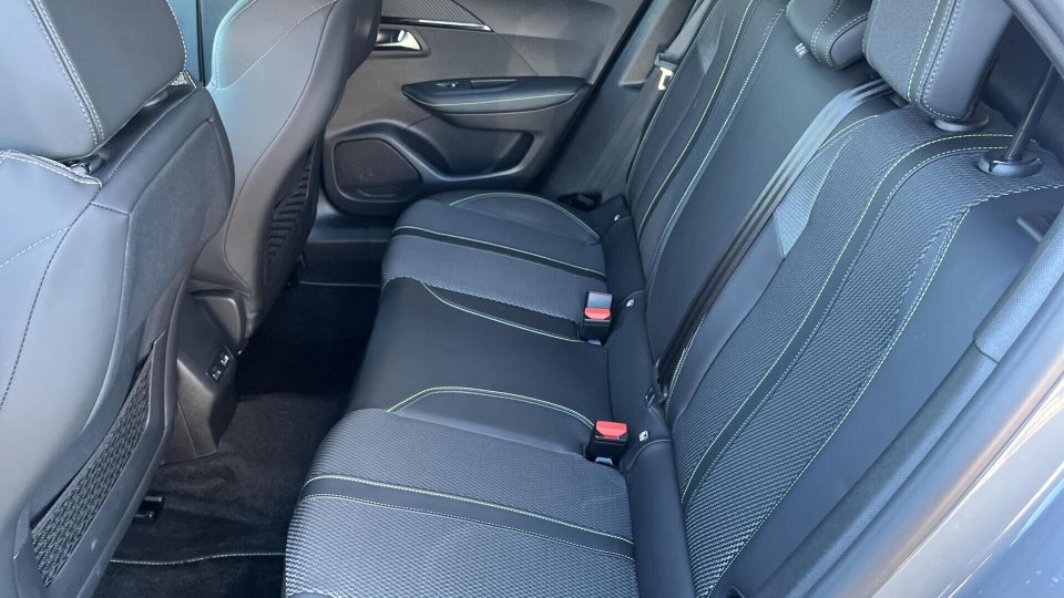 Peugeot e-2008 54 GT 5d