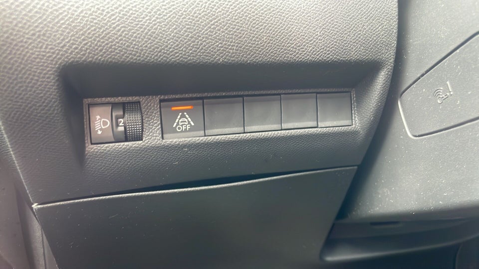 Peugeot 208 1,2 PureTech 100 Supreme Sport 5d