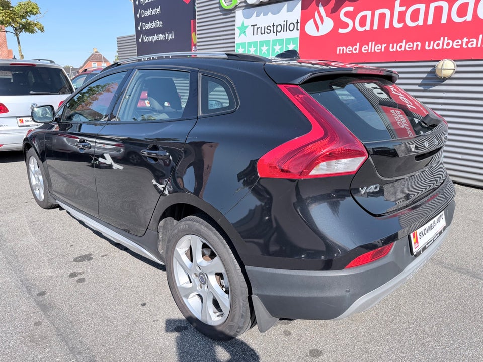 Volvo V40 CC 1,6 D2 115 Momentum 5d
