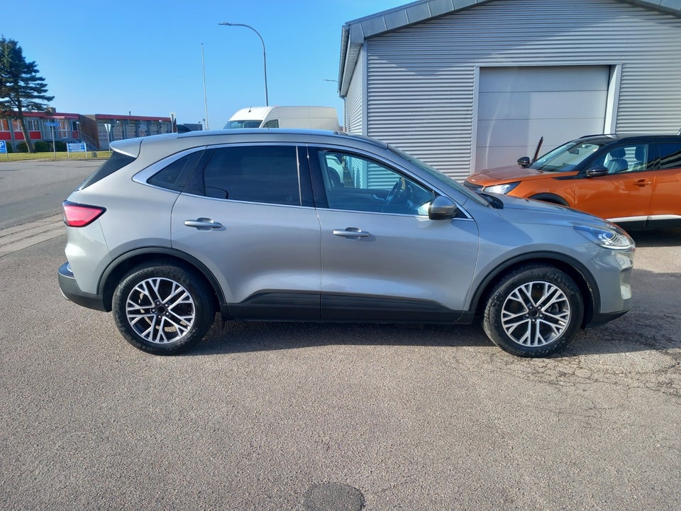 Ford Kuga 2,5 PHEV Titanium CVT 5d