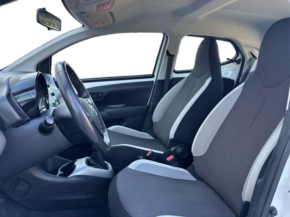 Toyota Aygo 1,0 VVT-i x-play x-touch 5d