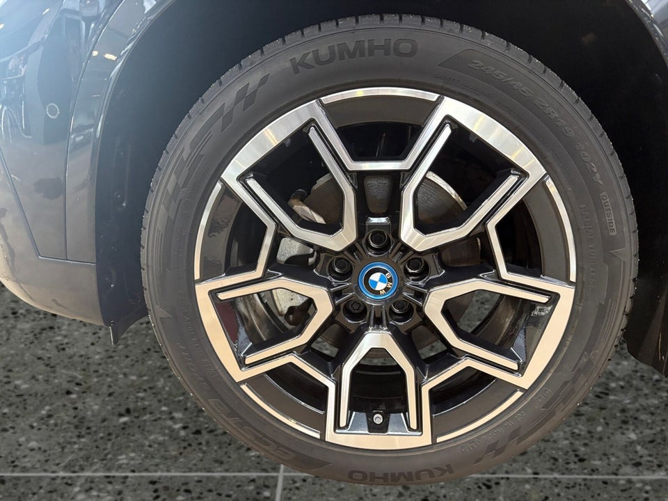 BMW iX1 eDrive20 X-Line 5d