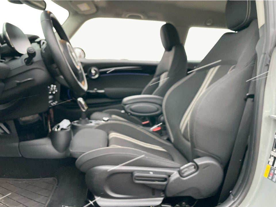 MINI Cooper SE Essential 3d