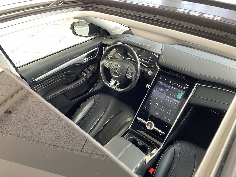 MG Marvel R Luxury 5d