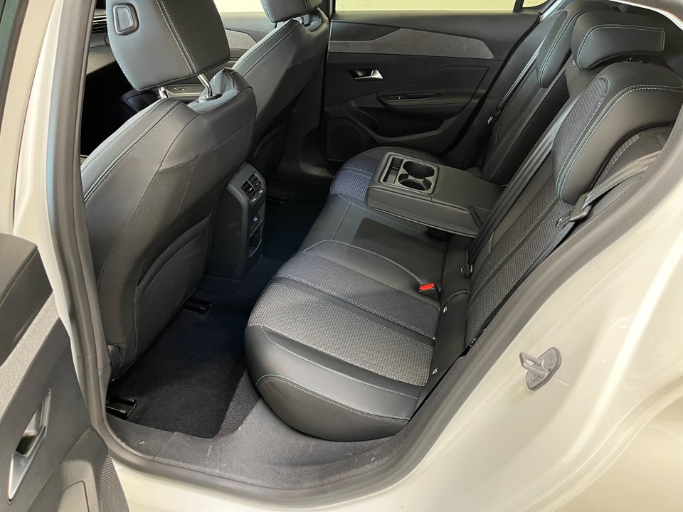 Peugeot 308 1,6 Hybrid First Selection+ EAT8 5d