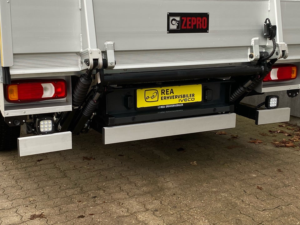 Iveco Daily 3,0 35S18 4100mm Box m/lift AG8