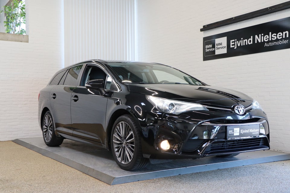 Toyota Avensis 1,8 VVT-i T2 Selected Touring Sports MDS 5d