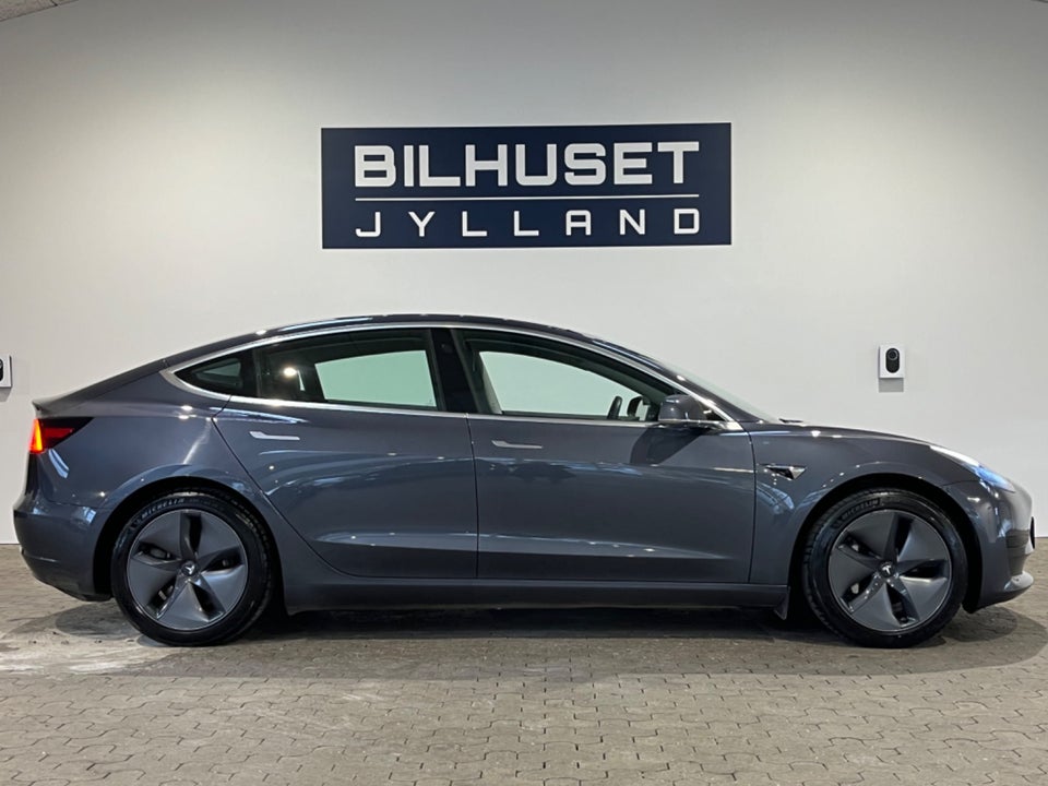 Tesla Model 3 Standard Range+ RWD 4d