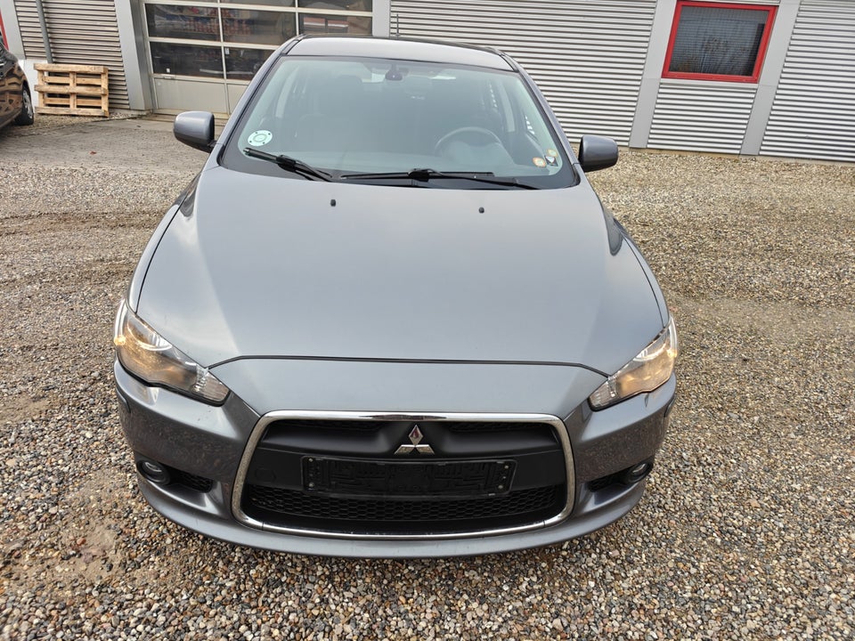 Mitsubishi Lancer 1,6 Invite SportBack 5d