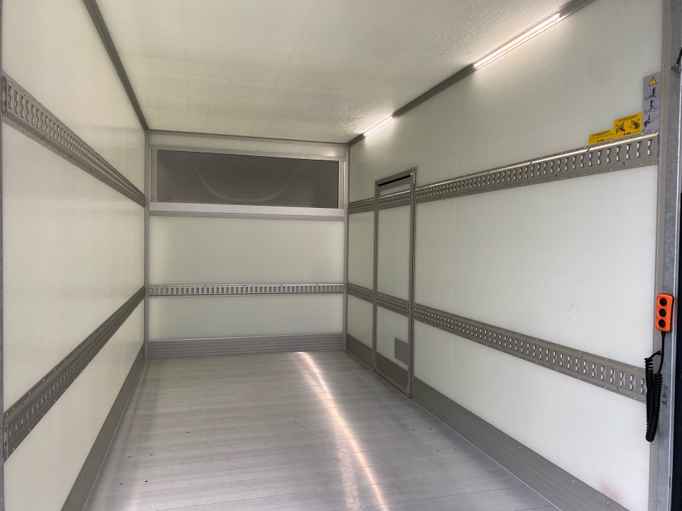 Iveco Daily 3,0 35S18 4100mm Box m/lift AG8