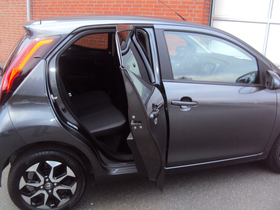 Toyota Aygo 1,0 VVT-i x-press 5d