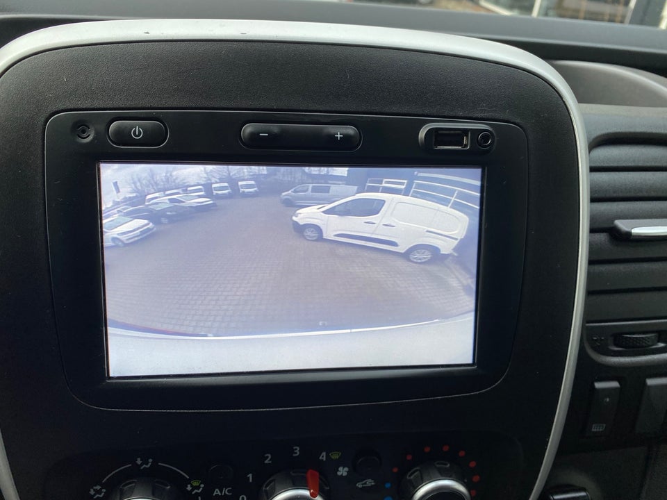 Renault Trafic T29 2,0 dCi 145 L2H1