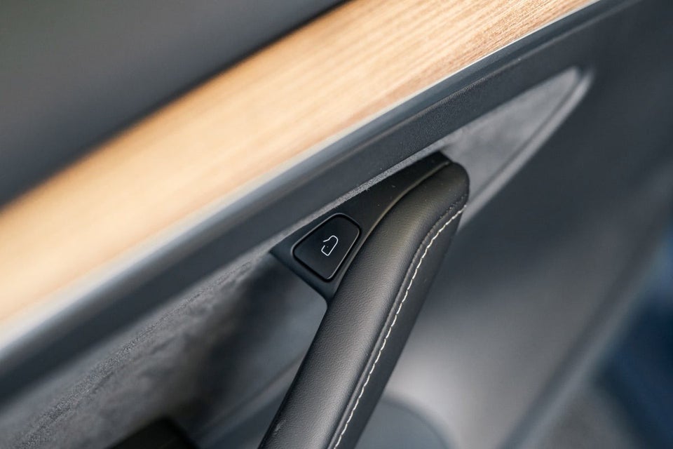 Tesla Model 3 Long Range AWD 4d