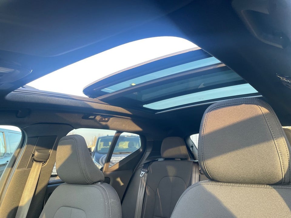 Volvo EX40 Extended Range Black Edition 5d