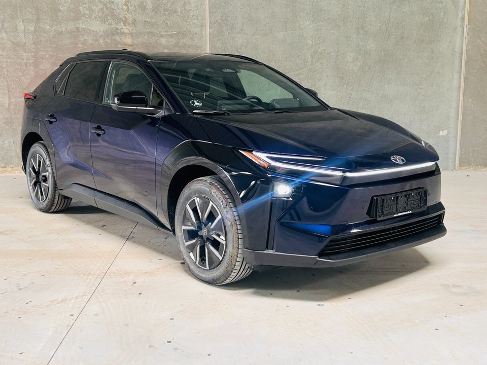 Toyota bZ4X 73 Active Tech 5d