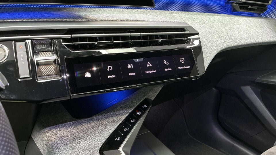 Peugeot e-3008 77 GT 5d