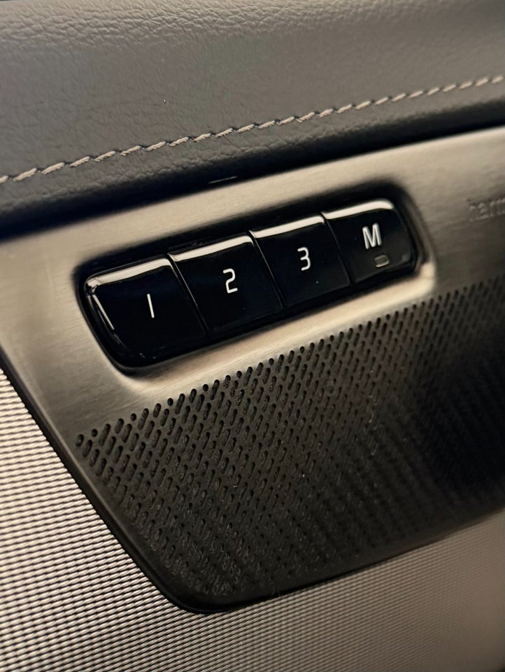 Volvo XC90 2,0 T8 ReCharge Ultimate Dark aut. AWD 7prs 5d