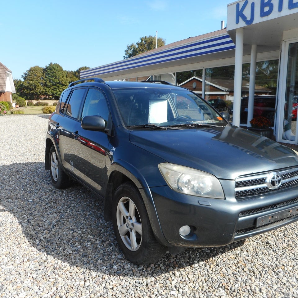 Toyota RAV4 2,2 D-CAT 177 4x4 Van 5d