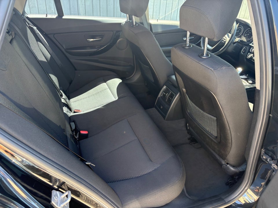 BMW 320i 2,0 Touring aut. 5d