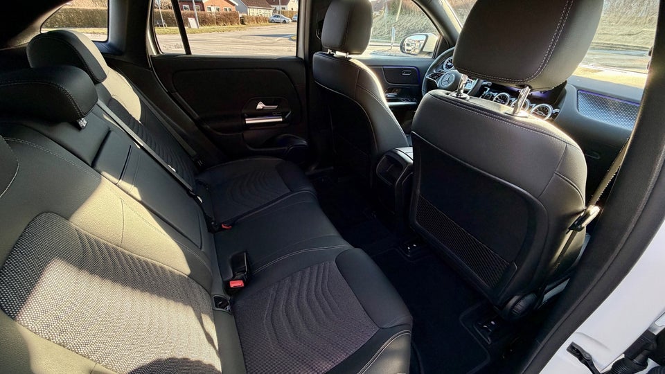 Mercedes EQA300 Progressive 4Matic 5d