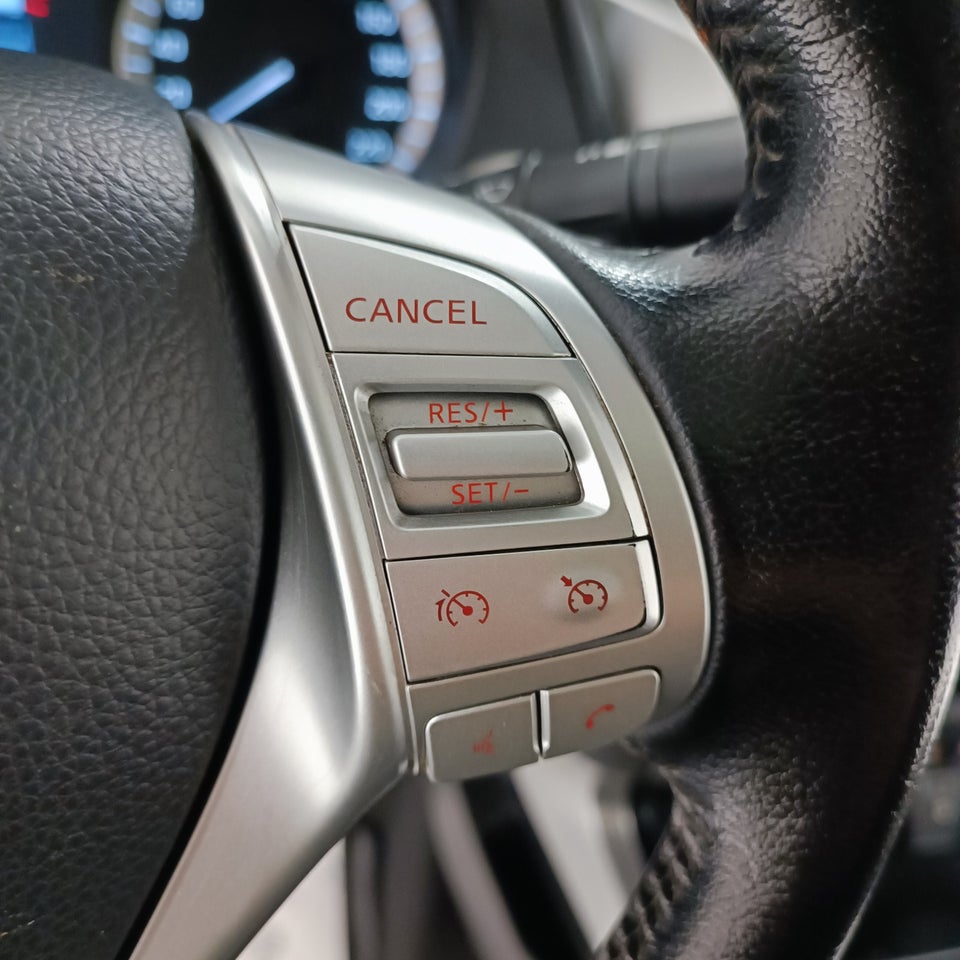 Nissan Navara 2,3 dCi 190 Db.Kab Tekna aut. 4d