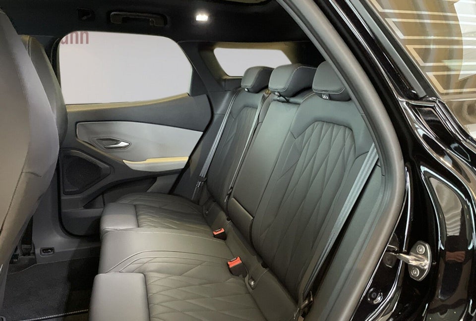 Ford Explorer 82 Premium Extended Range 5d