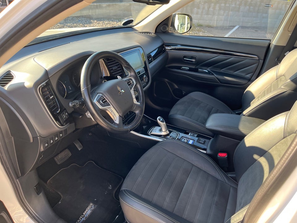 Mitsubishi Outlander 2,4 PHEV Intense CVT 4WD 5d