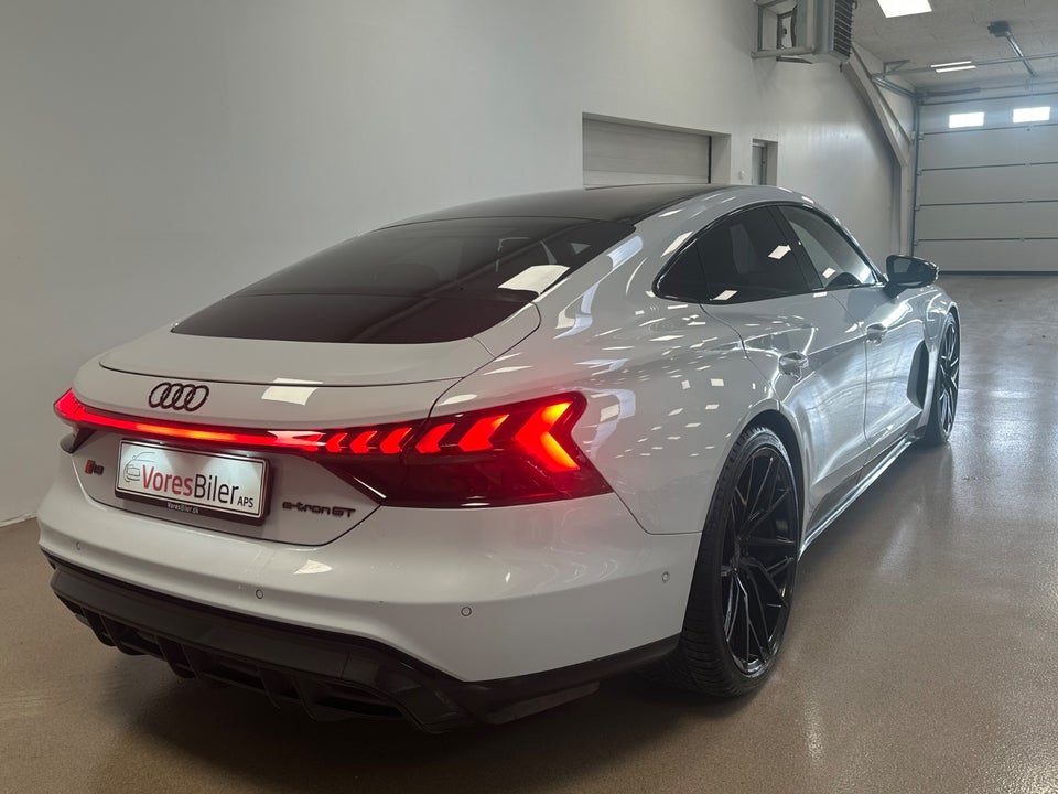 Audi RS e-tron GT quattro 4d