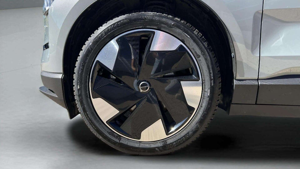 Volvo EX30 Extended Range Plus 5d