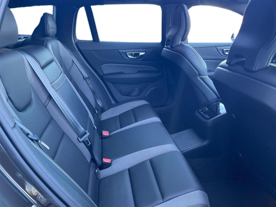 Volvo V60 2,0 T8 ReCharge R-Design aut. AWD 5d