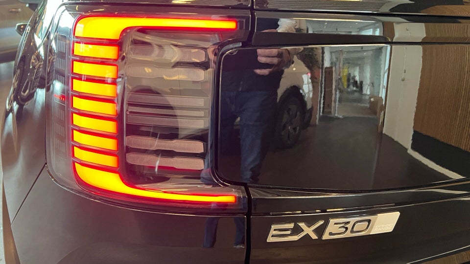Volvo EX30 Extended Range Plus 5d