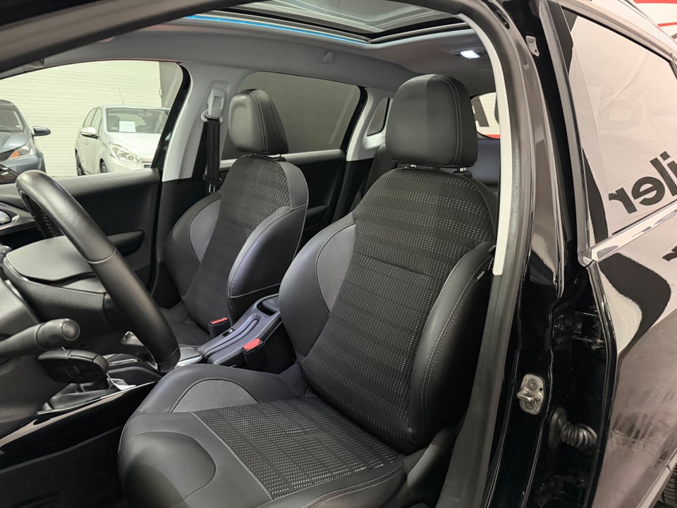 Peugeot 2008 1,5 BlueHDi 100 Allure Sky 5d