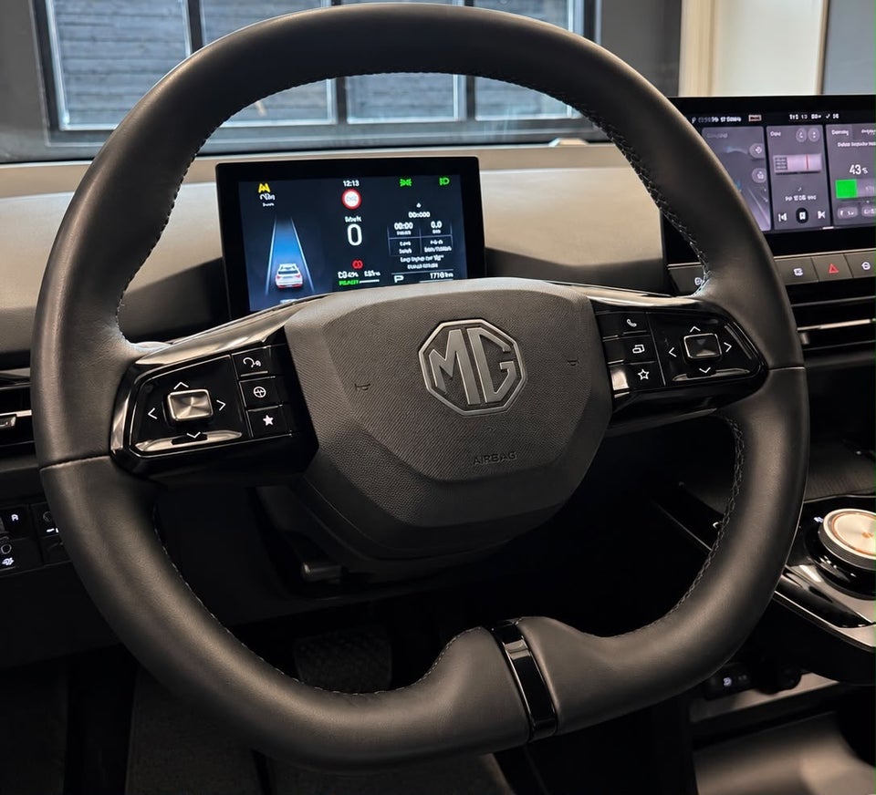 MG MG4 64 Luxury 5d