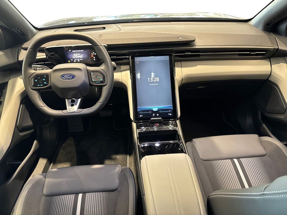 Ford Capri 77 Select Extended Range 5d