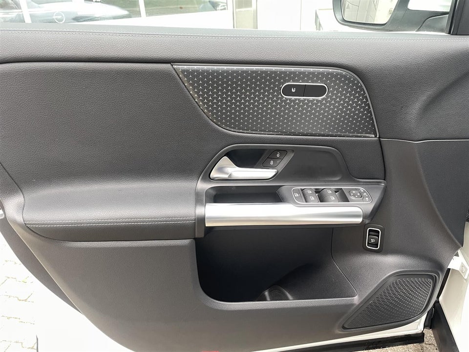 Mercedes EQA300 Progressive 4Matic 5d