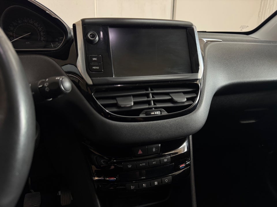 Peugeot 208 1,5 BlueHDi 100 Signature Sky 5d