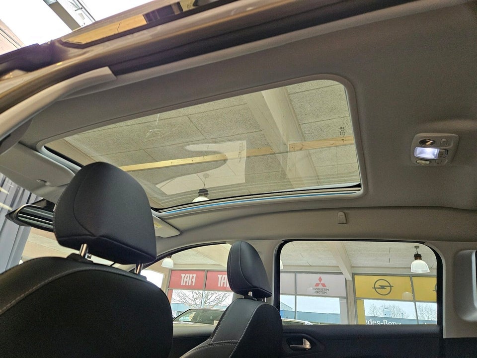 Peugeot 2008 1,6 BlueHDi 100 Desire Sky 5d