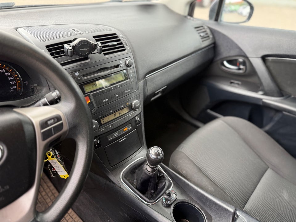 Toyota Avensis 1,6 VVT-i T1 stc. 5d