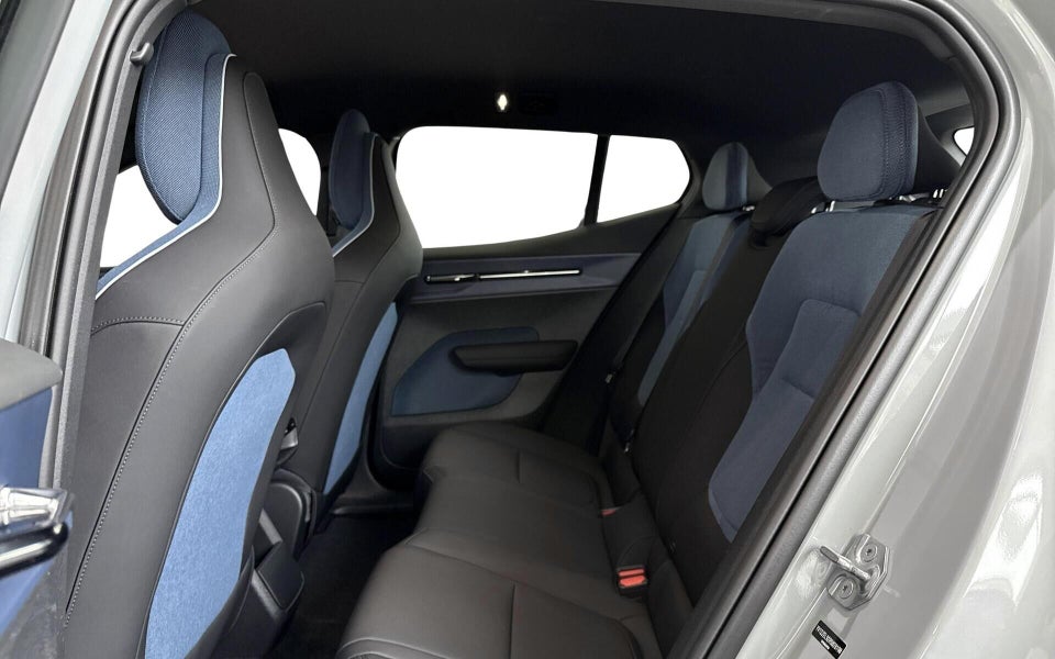 Volvo EX30 Extended Range Plus 5d